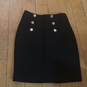 H&M black mini skirt in perfect condition. Only wore maybe 1/2 times.
